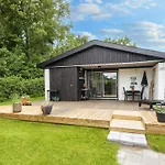 5 Person In Vinderup-by Traum
